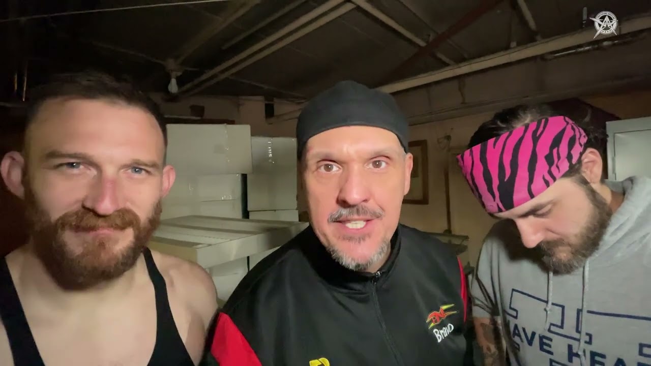 У семьи Браво много дел на турнире Windy City Classic | AAW Pro