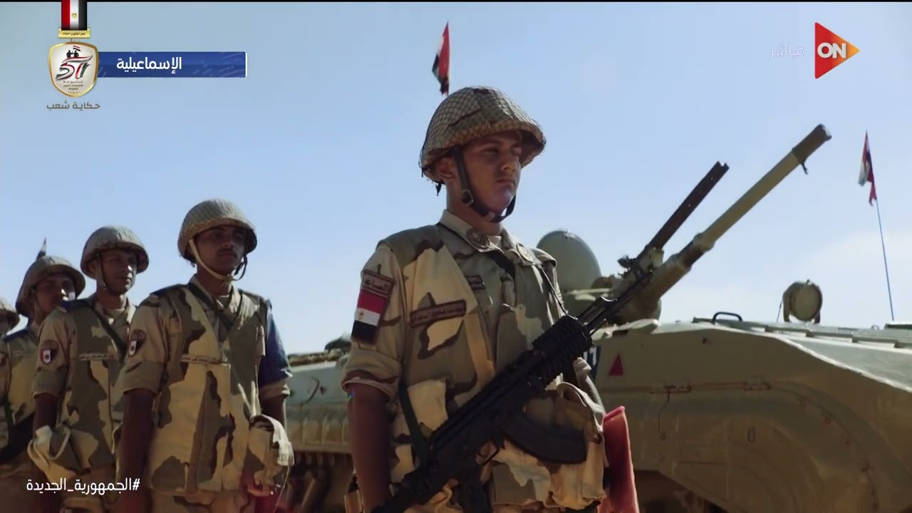 عميد أ.ح طاهر غريب قائد الفرقة السادسة المدرعة يشرح كروكي اصطفاف الفرقة وعناصر الدعم