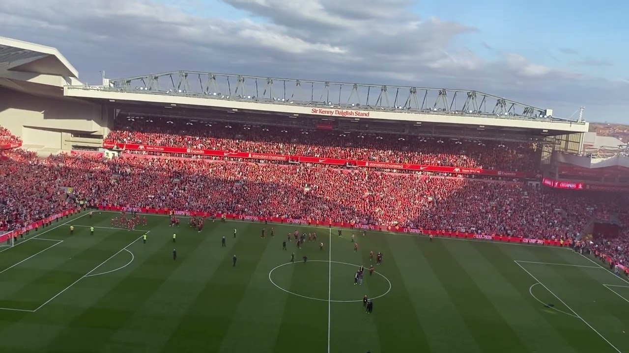 Liverpool v Spurs title celebrations 2025. YNWA and three little birds