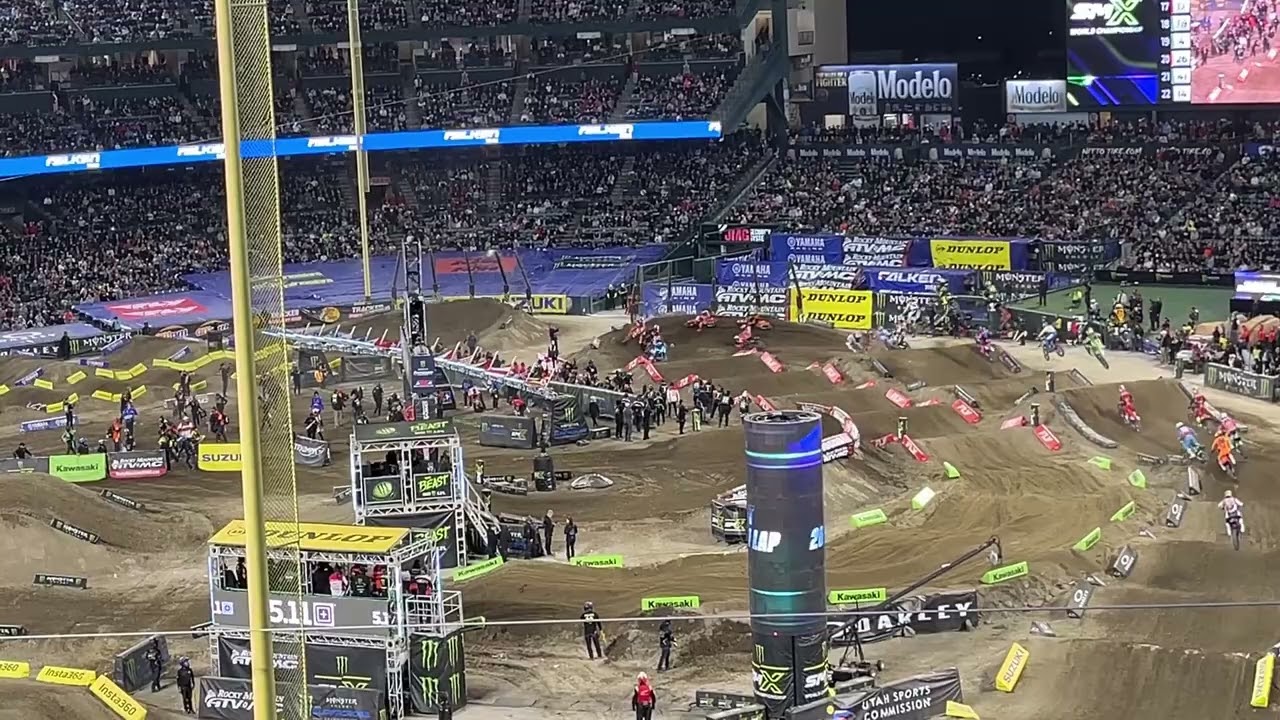 Anaheim Supercross A1 2026 Barcia Stewart CRASH!