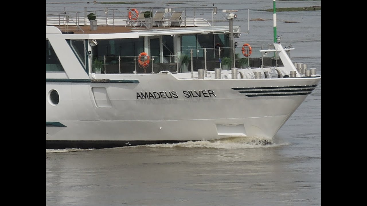 Personenschiff Amadeus Silver Rhein Düsseldorf