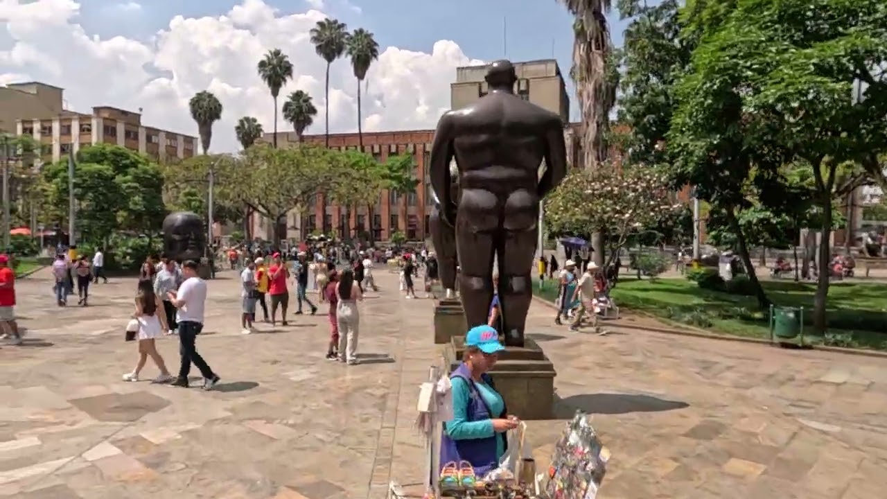 Plus Ultra Medellín Plaza Botero Square