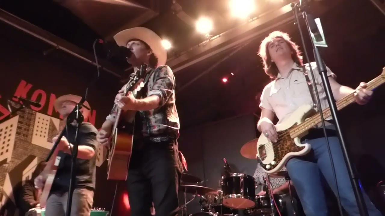 WAR HAYDEN & THE OUTLIERS  (Barcelona 21-11-2025)