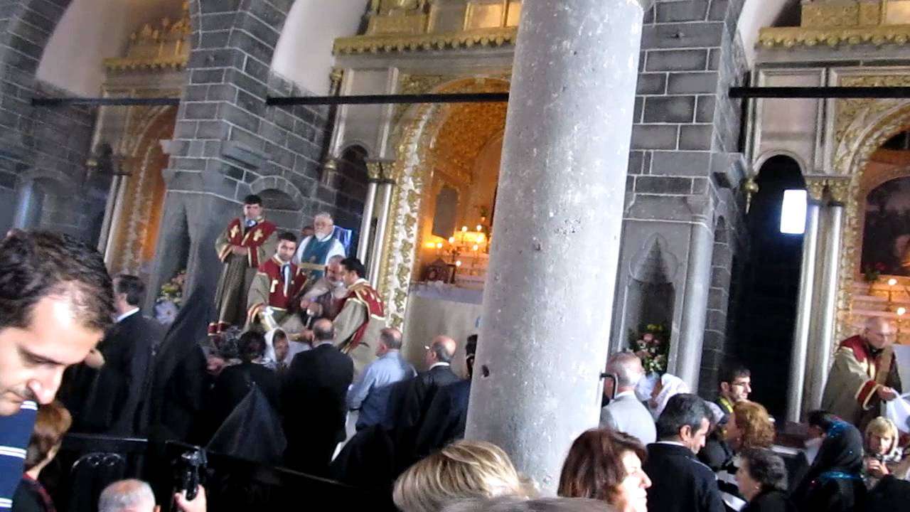 Surp Giragos Ermeni Kilisesi ibadete a&ccedil;ıldı 23.10.2011 (--2--)