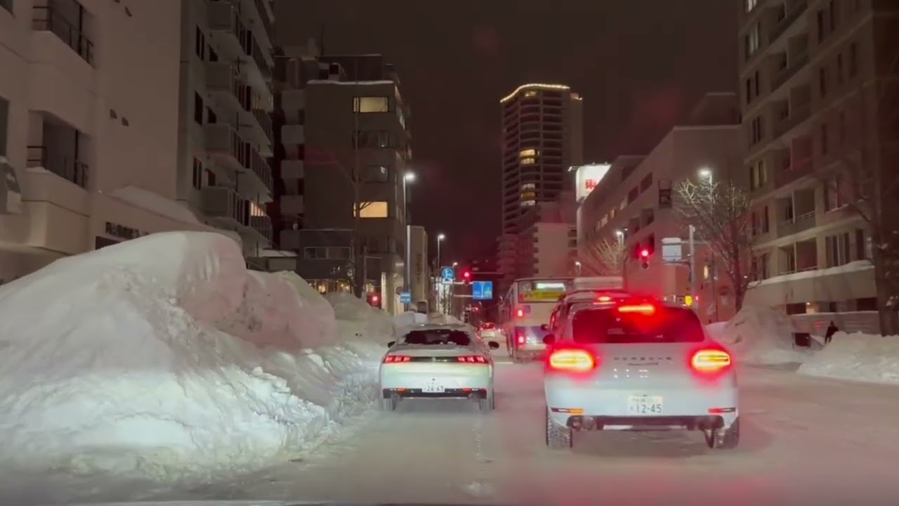 2月9日18時30分の札幌北1条通りから宮の森方面