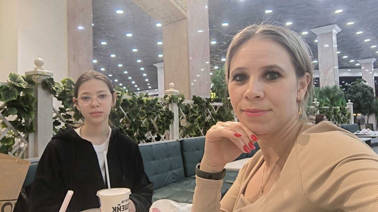 Поехали с Лизой в Екатеринбург по делам и за покупками, с мамой сходили на концерт Нэнси! 