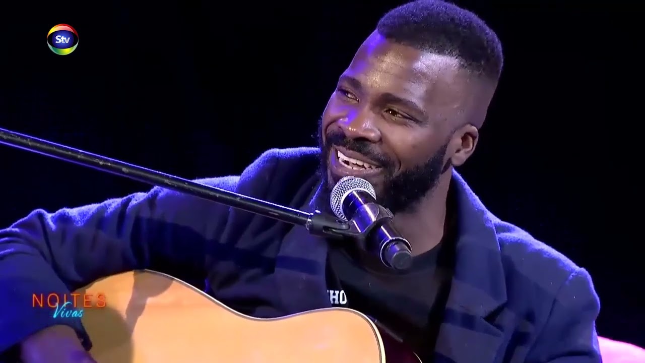 Noites Vivas | Agostinho Raúl interpreta o clássico 
