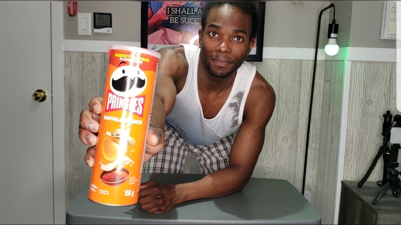 TRYING THE NEW BUFFALO RANCH PRINGLES AND RANKING IT