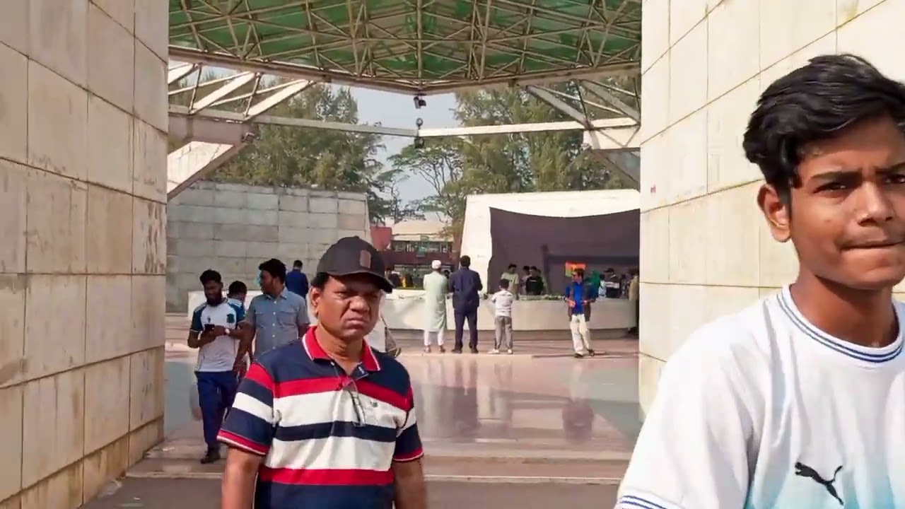 ঢাকায় জিয়া উদ্যানে শায়িত আছেন জিয়া রহমান ও খালেদা জিয়া।