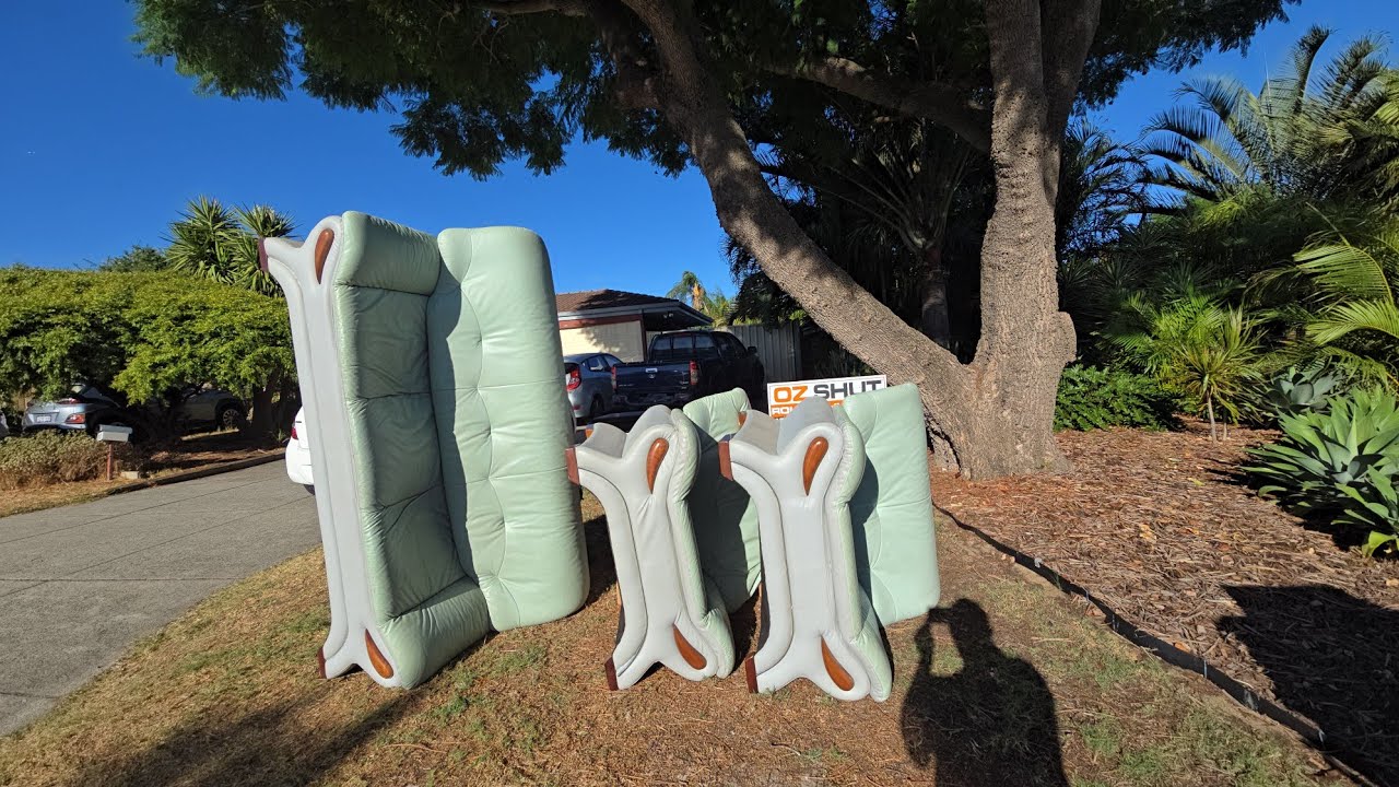 Dumpster Diving Australia- Expensive [SOPA] COUCH  now Curbside Scavenging ..pwede pa itinerary.