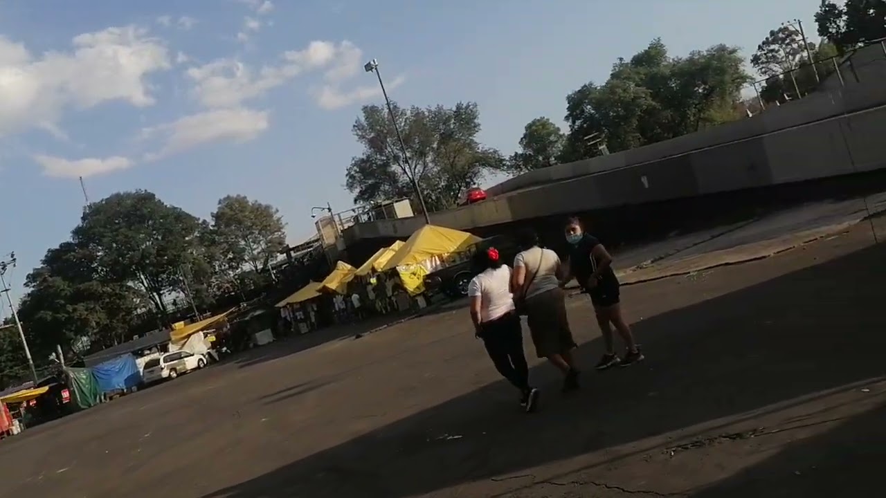 puente peatonal Acoxpa estadio azteca,piernas caminando