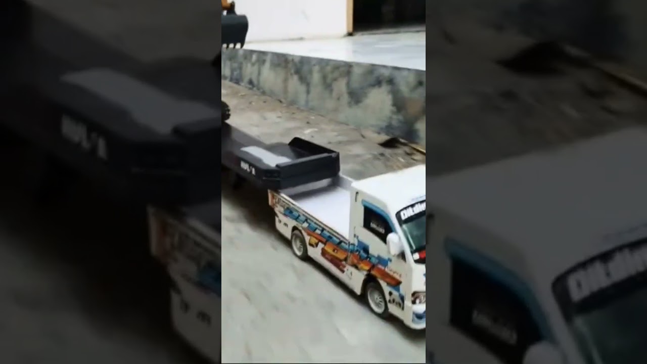 Traga ditdim telolet basuri muat eskavator 