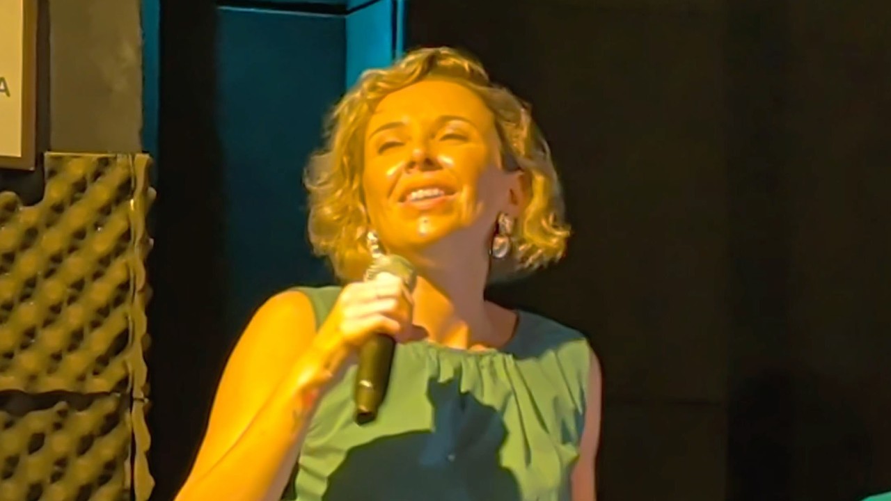 Francesca Lo Cicero no Beco das Garrafas