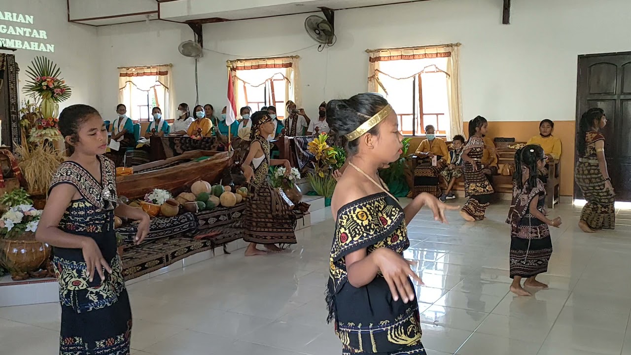Tarian Pengantar Persembahan oleh PAR GMIT Rubadeo Raemadia