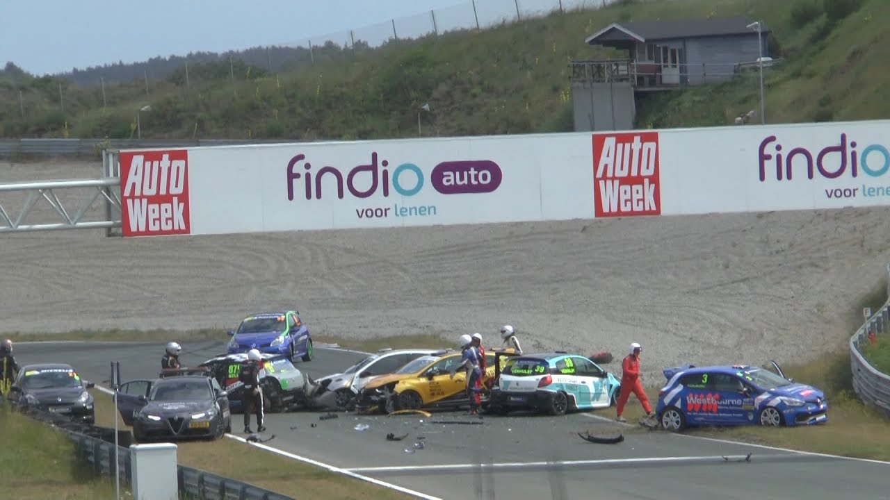 Michelin Clio Cup Series Big Start Crash