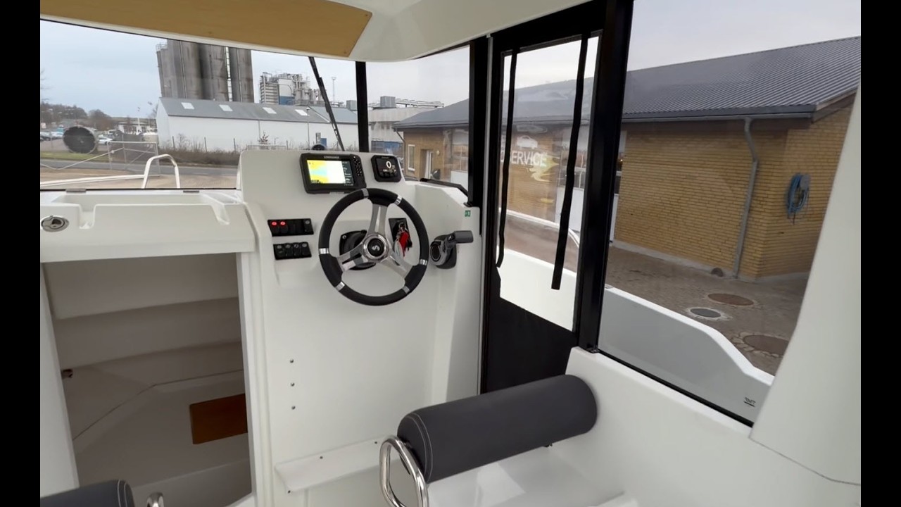 Beneteau Barracuda 6   Inside