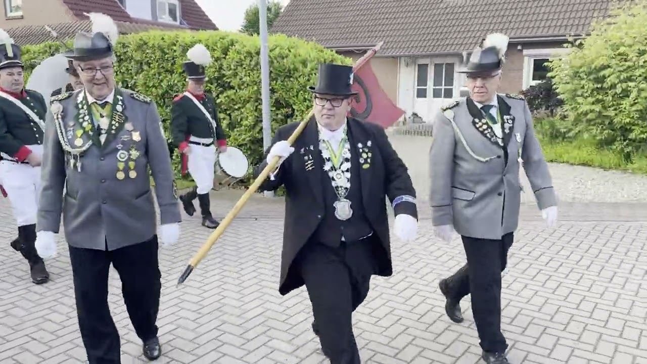 Schützenfest Burgdorf 2024: Ausrufen der Geneiter und Umzug zum Schützenhaus