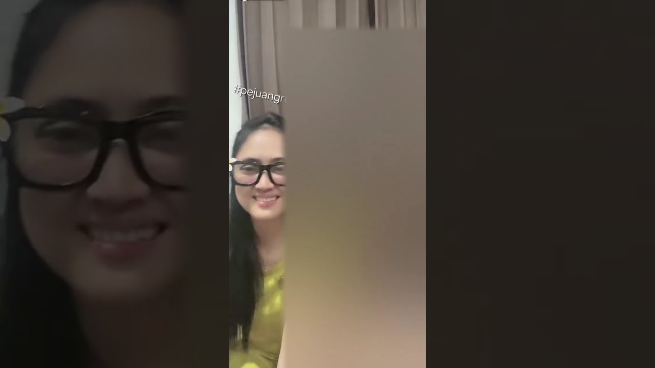 Baju kuning kebuka terus 