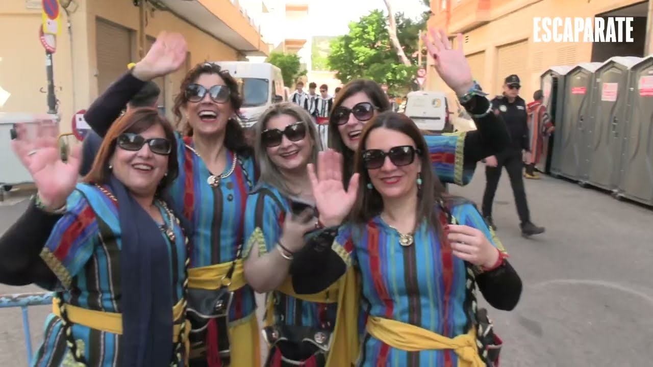 Los festeros toman Ibi en un inolvidable día de l'Avís