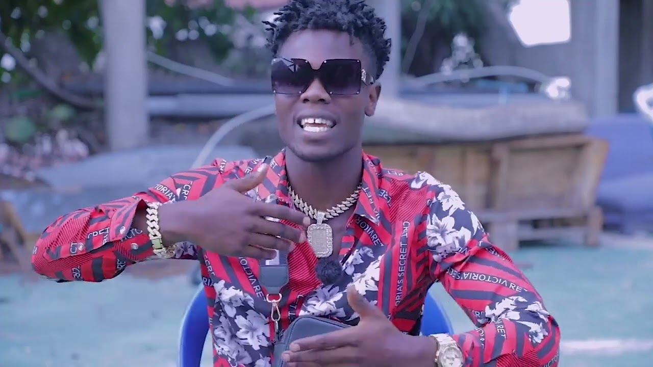 L' artiste musicien Saimon de passage chez Meda Moda