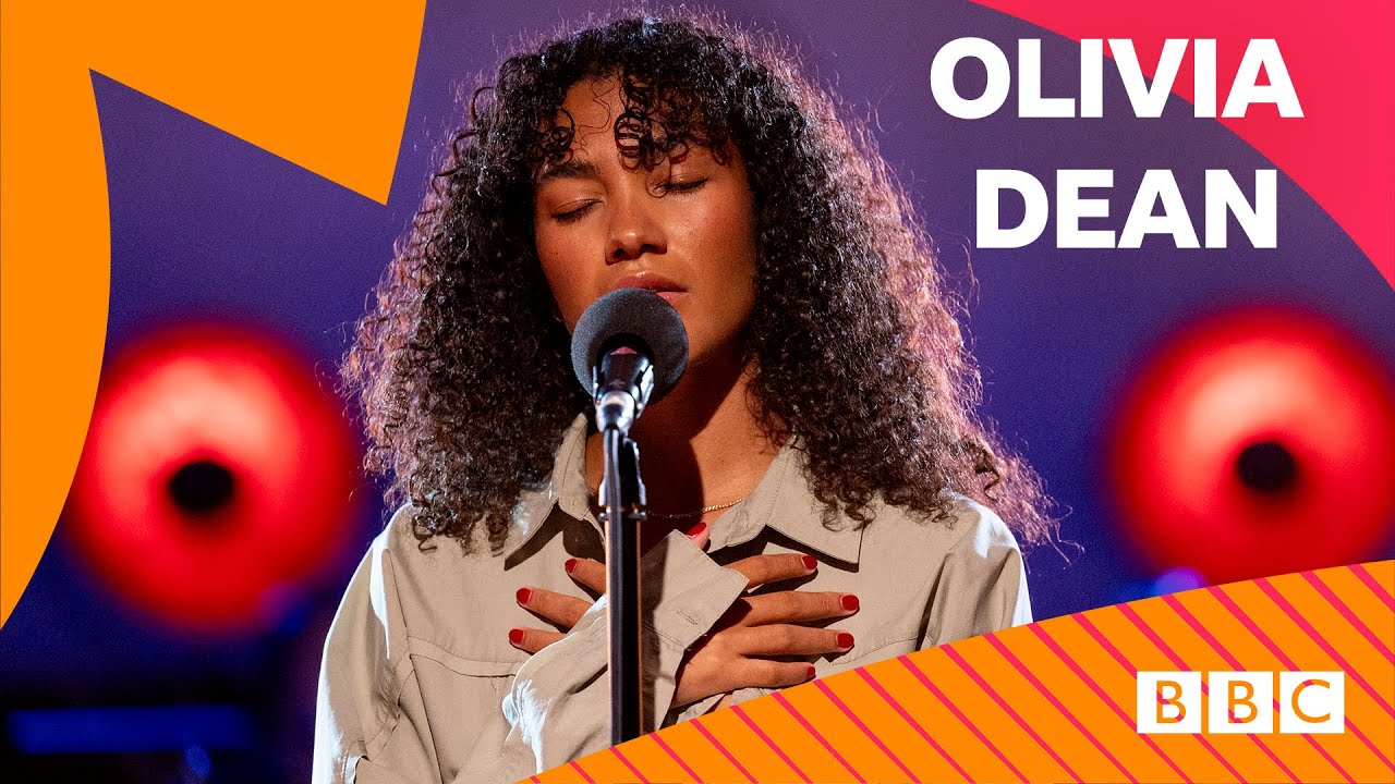 Olivia Dean - Suzanne (Leonard Cohen Cover) in the Radio 2 Piano Room