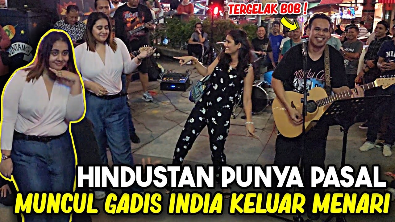 Tak tahan dengar lagu Hindustan, dua gadis India tiba² keluar menari. Sampai tergelak Bob!