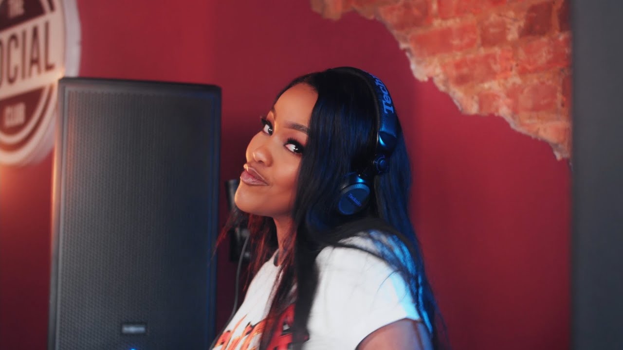 Lefatshe Bulega Ke Tsene Live Mix | Le Nanza