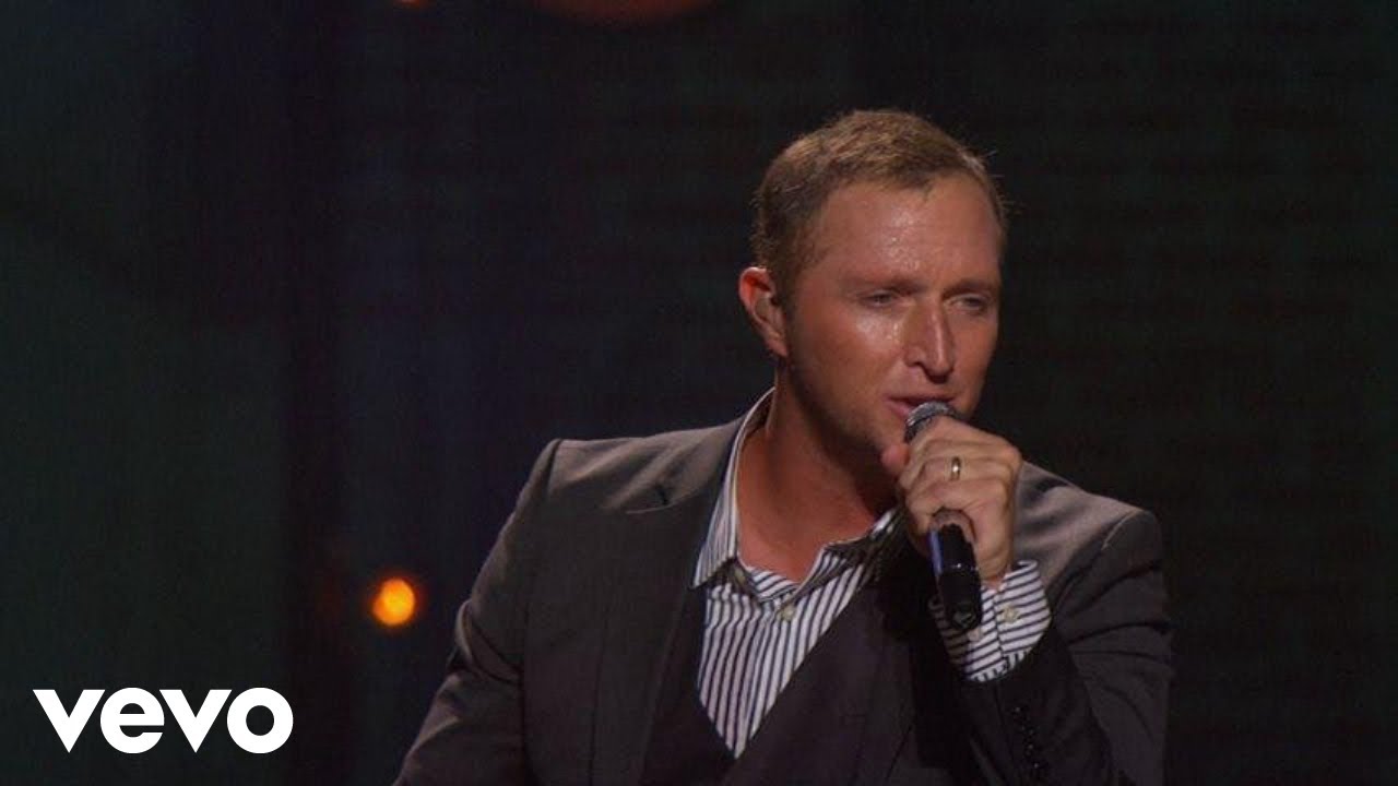 Ernie Haase & Signature Sound - Sometimes I Wonder (Live)