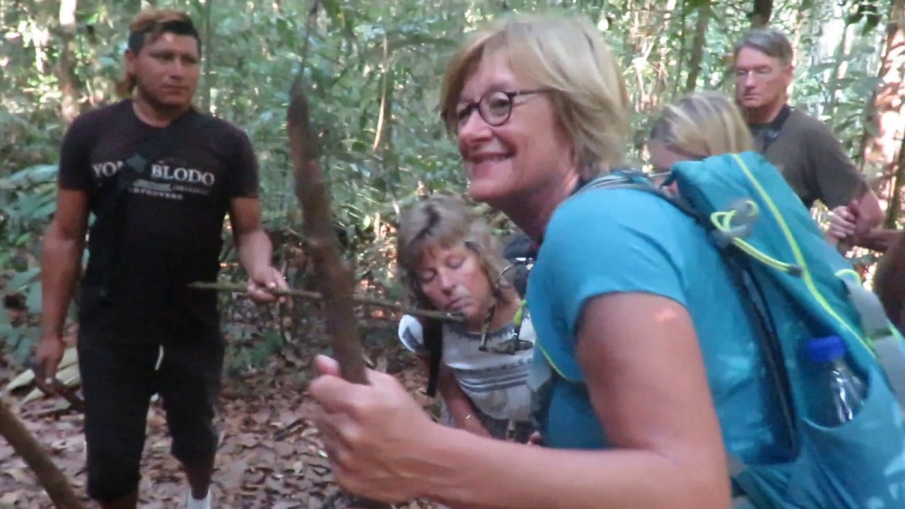 Met Indianen door de jungle van Zuid-Suriname.