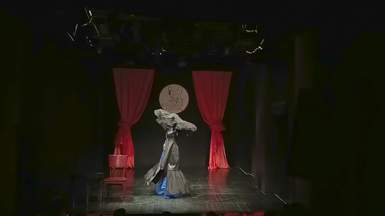 TOXIC - burlesque act - winner of Venice Burlesque Festival