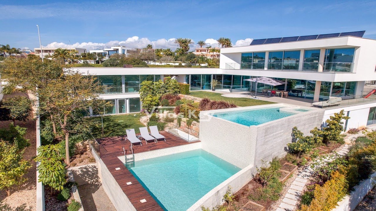 3,250,000€ BEACH HOUSE IN THE ALGARVE