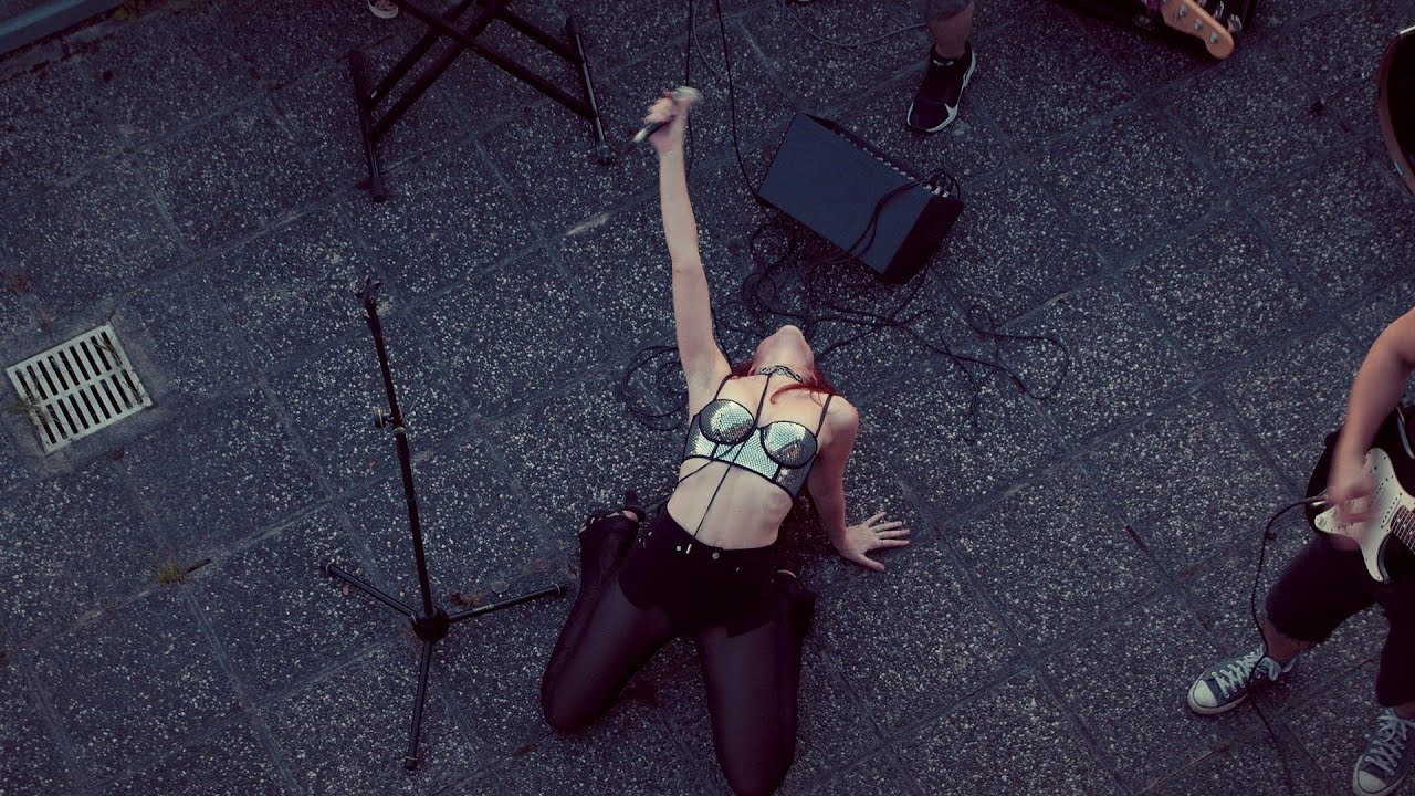 Mirna - Idemo van (Official video)