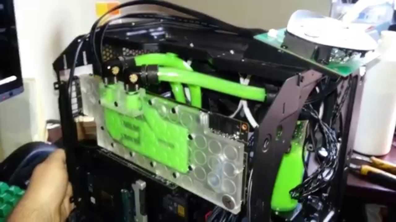 Green Mayhems pastel PC watercooling fluid mixing