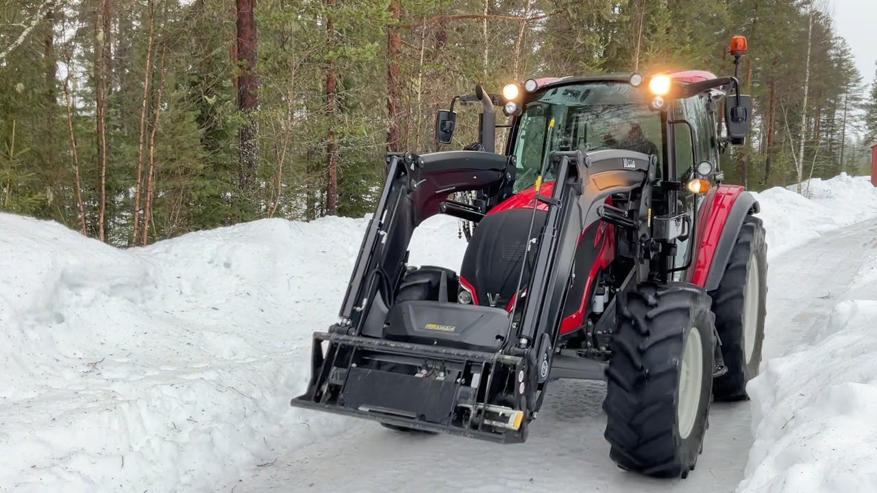 Köp Traktor Valtra A95 skogsutrustad på Klaravik