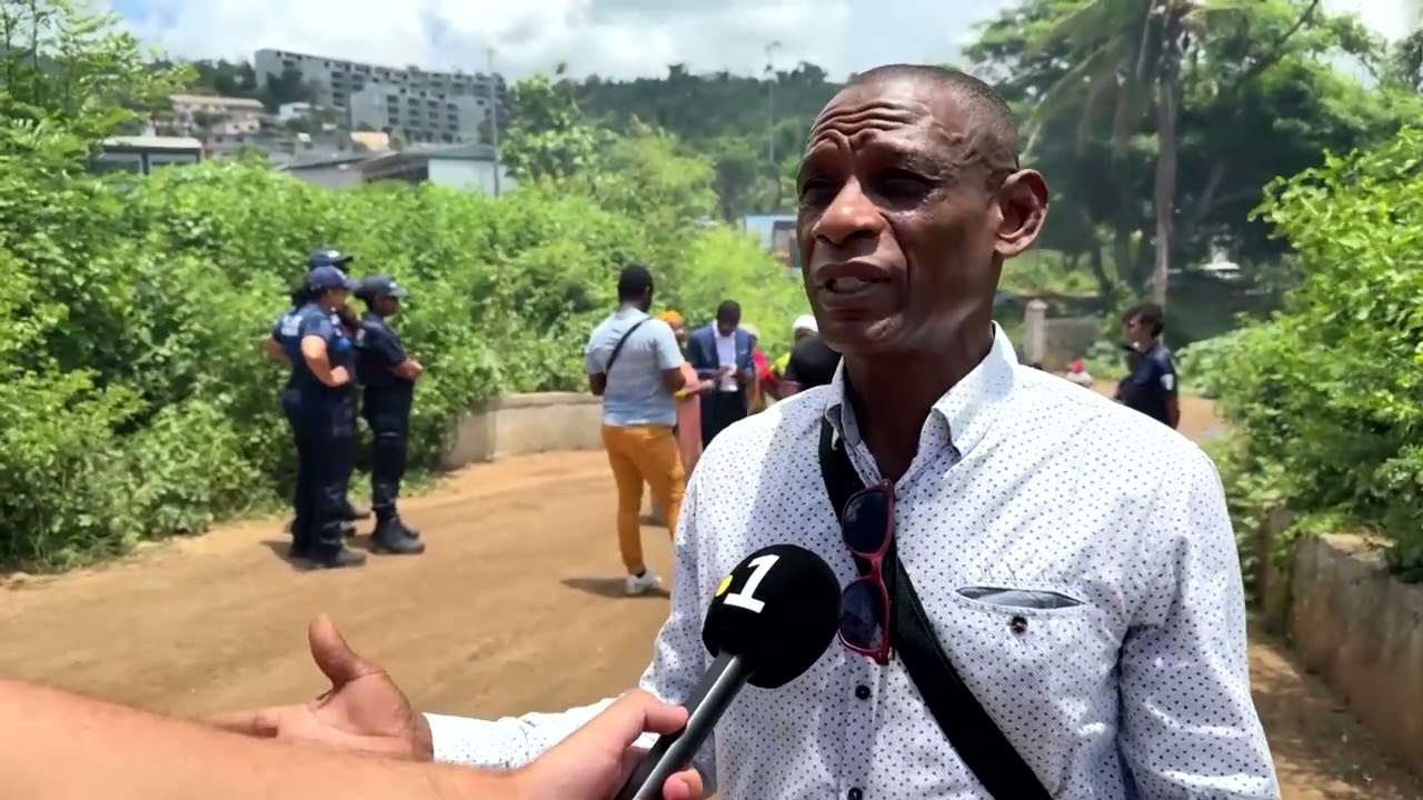 Mayotte   Déchets brûlés par la Préfecture à Hajangoua   04 03 25