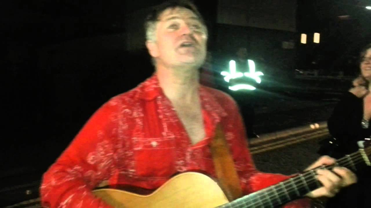 Nick Harper street performance.