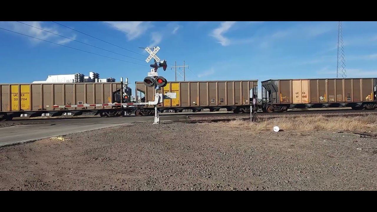 UP 7911 meets UP 7108 in Gibbon 
