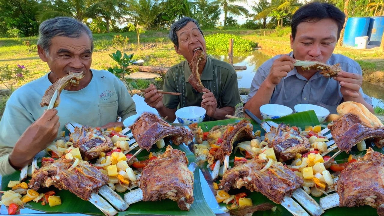 KHUNG SƯỜN BÒ TO TƯỚNG NƯỚNG LU KÈM RAU CỦ THƠM NỨC NỞ NGON NHỨC NÁCH