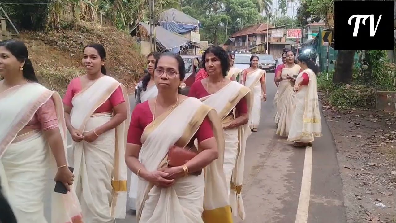 വട്ടോളി ശിവ-പാർവ്വതി ക്ഷേത്രത്തിൽ നിന്നും കലവറ നിറക്കൽ ഘോഷയാത്ര കുന്നുമ്മൽ ശ്രീ ഭഗവതീ ക്ഷേത്രത്തിൽ .