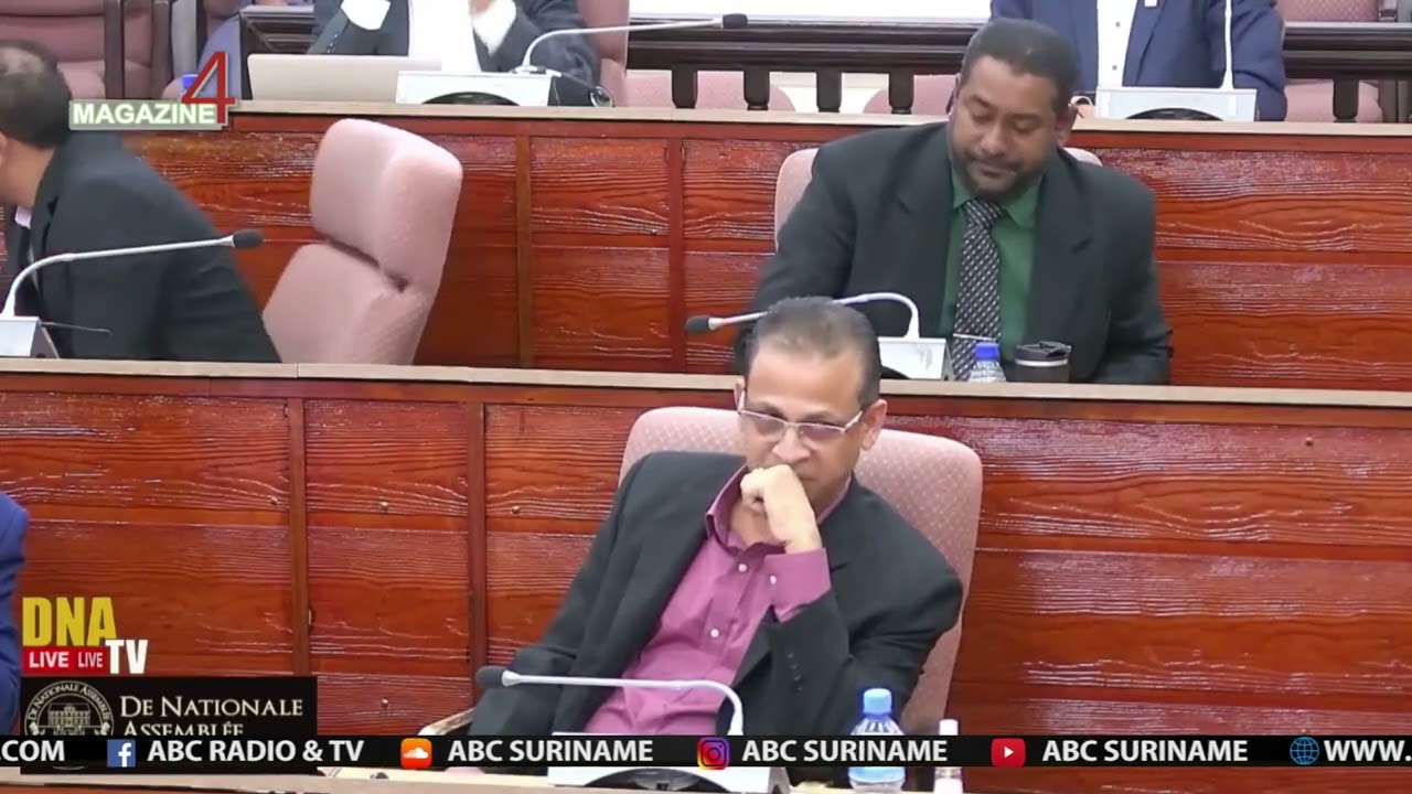 Discussie in parlement over ontheffing korpschef - ABC