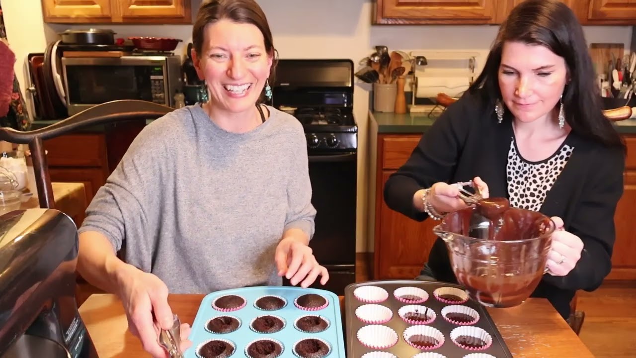 Cookie Butter Stuffed Cupcakes!