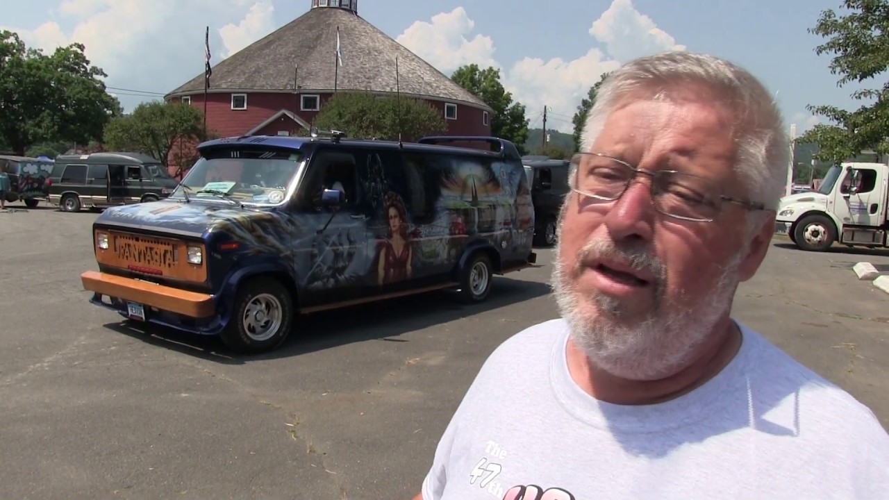 Van Parade & Cruise at the 47th Van Nationals. 2019