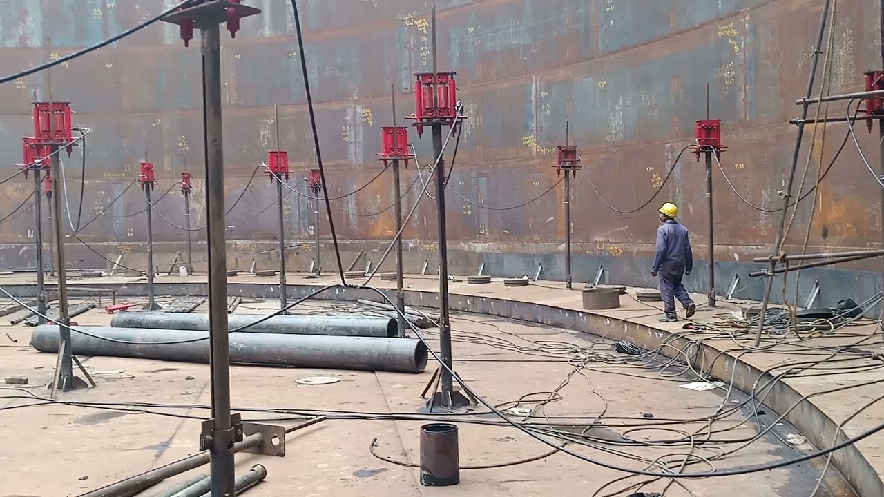 Single deck floating roof tank Deck Lifting