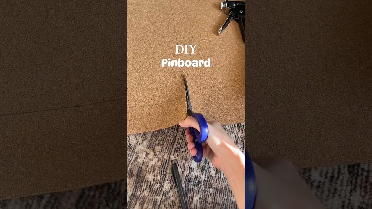 DIY Pinboard Ideas | Entryway Decor #pinboard #diycrafts #diyideas
