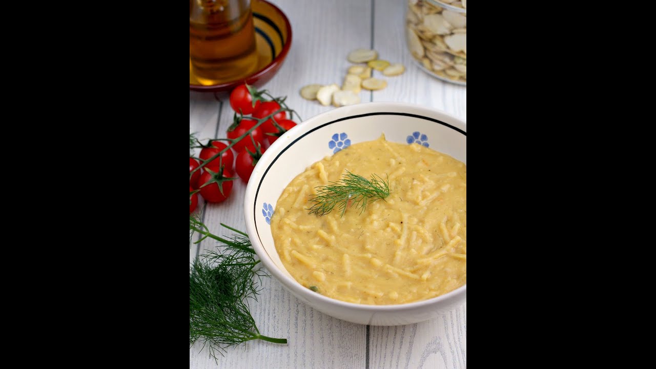 Macco di fave con spaghetti spezzati