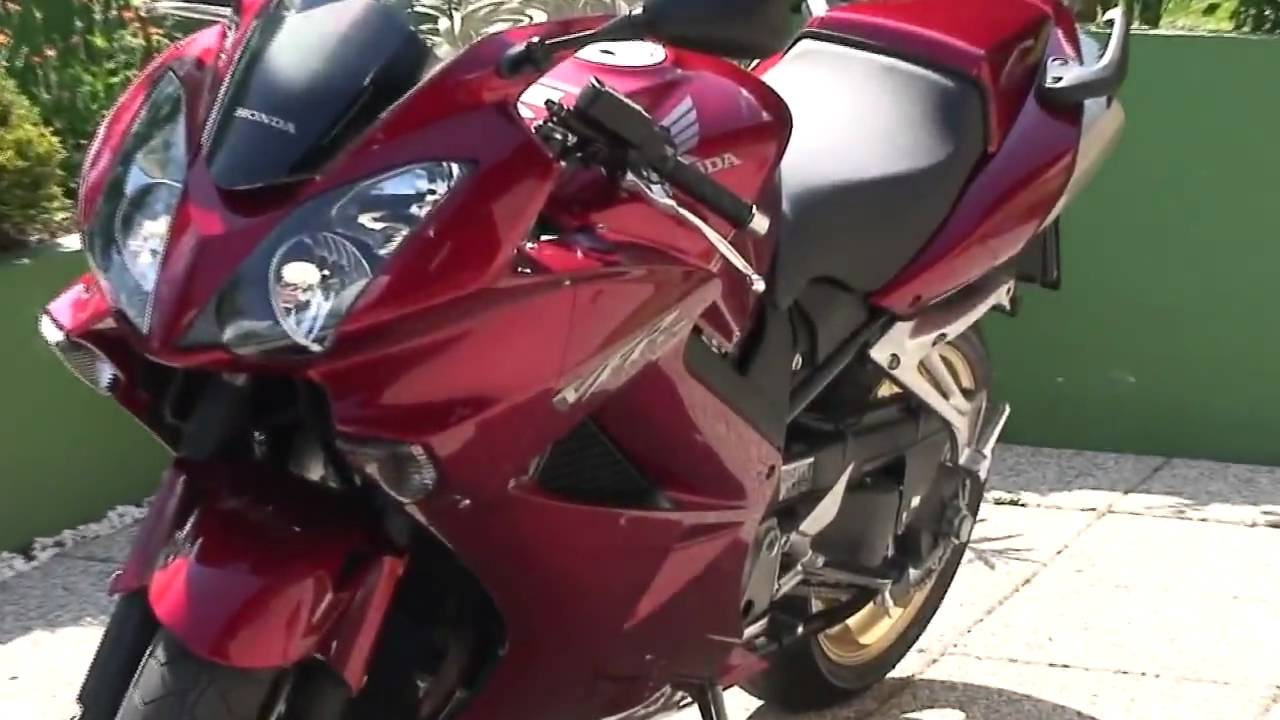 HD 027 - MY HONDA VFR 800 A 2009
