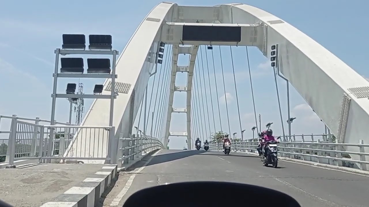 Melewati jembatan SOSRODILOGO Bojonegoro