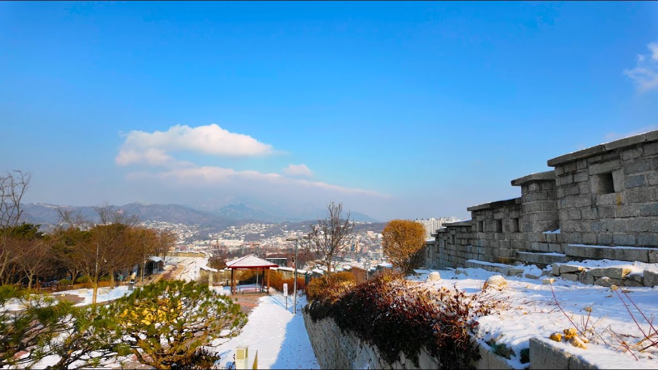 [4K HDR] Walk through Naksan Park covered in white snow in Seoul, Road View | Korea Travel Walker