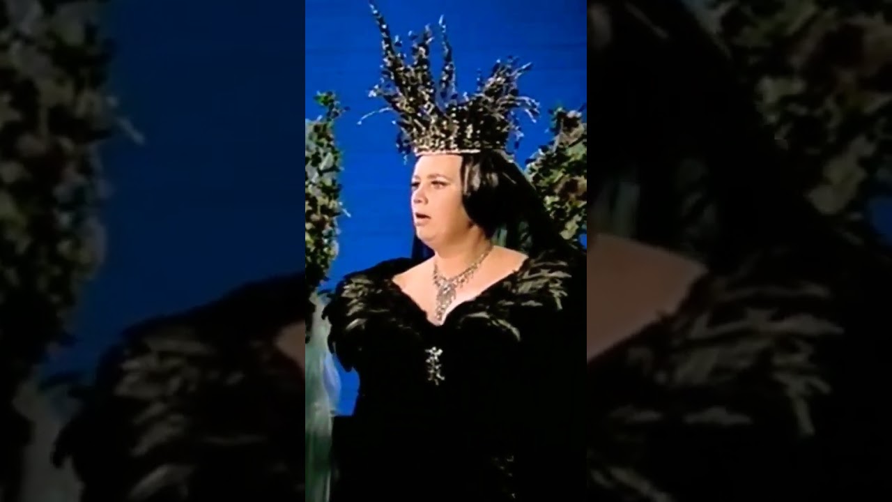 Cristina Deutekom delivers her own weird coloratura skills in Queen of the night aria #opera #singer