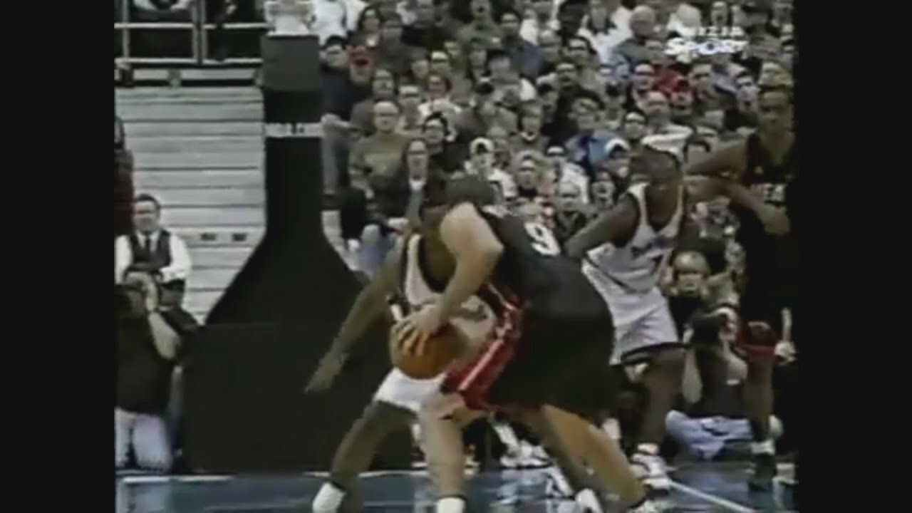 Dan Majerle 33 Points 5 Ast @ Timberwolves, 99-00.